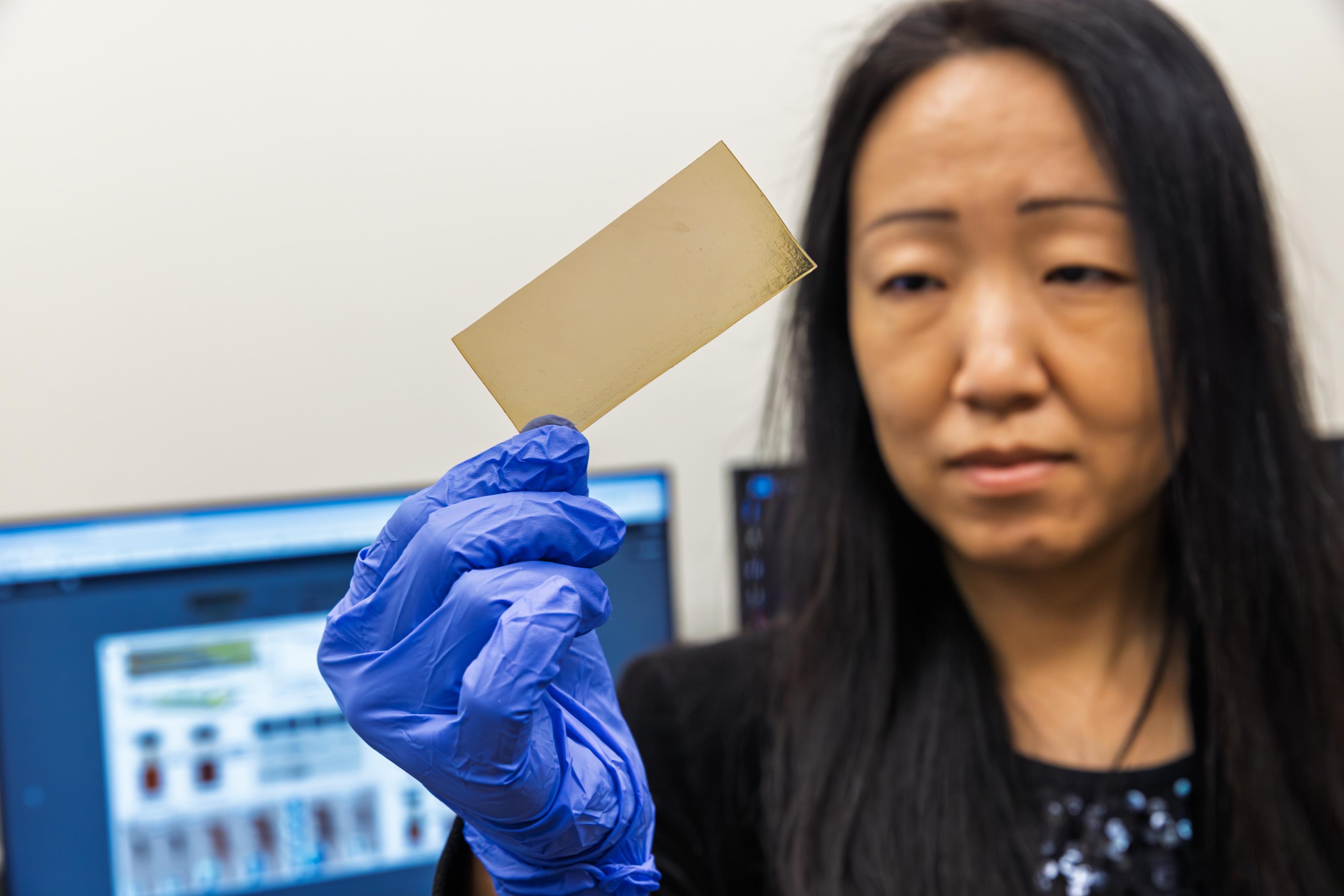 Yuhang Hu in her lab