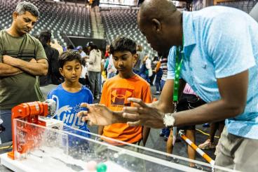 Hundreds of budding engineers and scientists explore robotics, virtual reality, physics, and more thanks to a partnership between the College and alumnus Calvin Mackie.